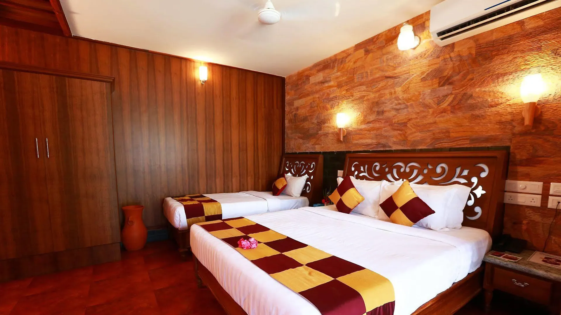 Kondai Lip Backwater Heritage Resort Kochi 4*,