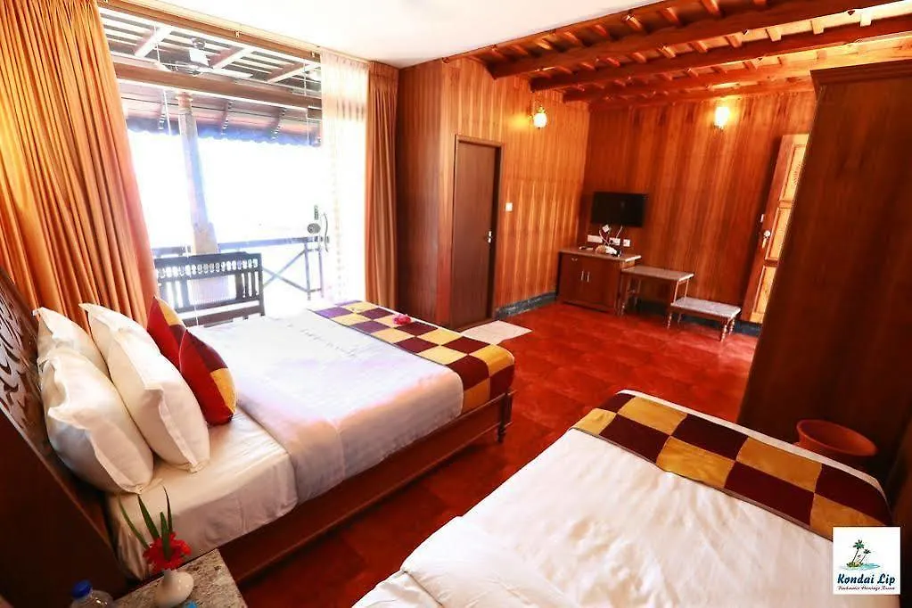 Kondai Lip Backwater Heritage Resort Kochi 4*,